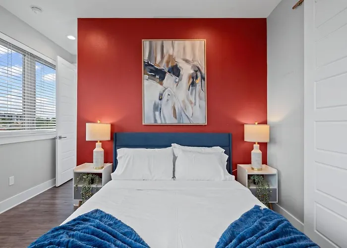 The Charming 2bd In The Heart Of Worth