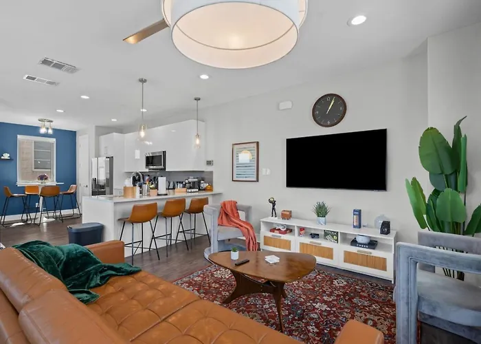 The Charming 2bd In The Heart Of Worth