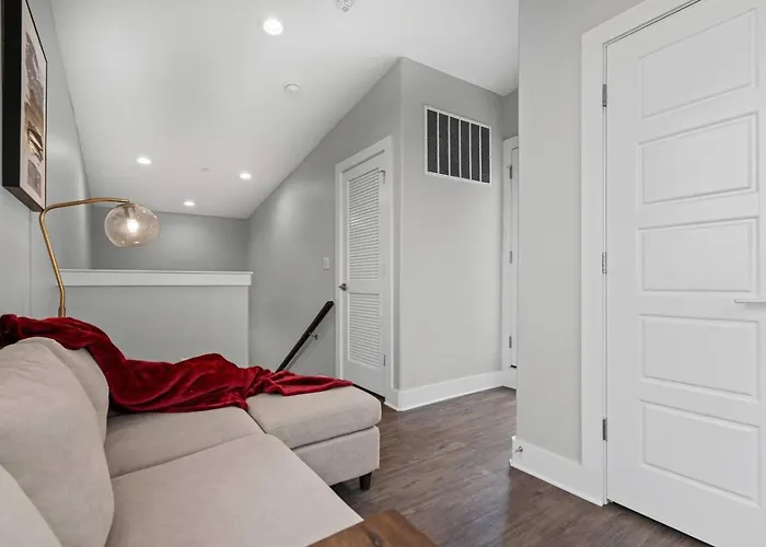 The Charming 2bd In The Heart Of Worth