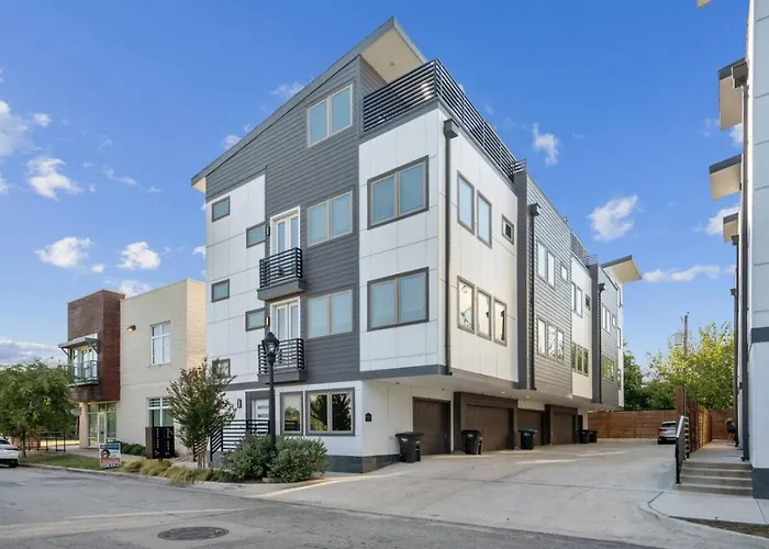 The Charming 2bd In The Heart Of Worth